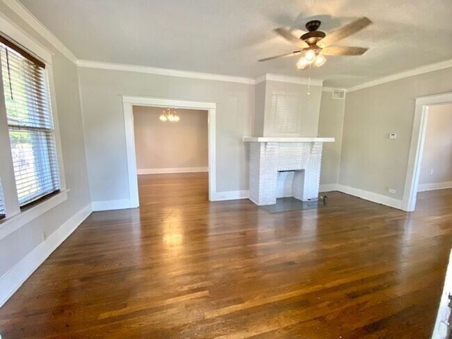 Building Photo - Great 3 BR Midtown Home now Available!