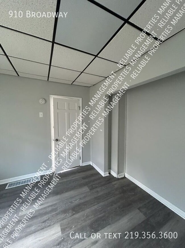 Foto del edificio - 910 Broadway-