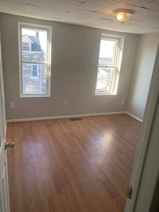 Bedroom 1 - 447 Linden St