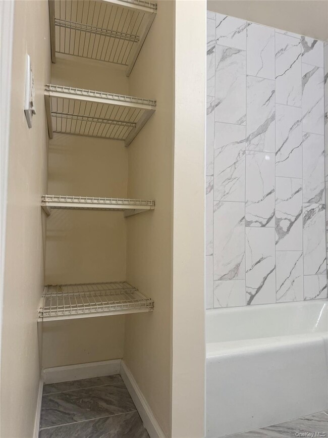 Building Photo - 284 Main St