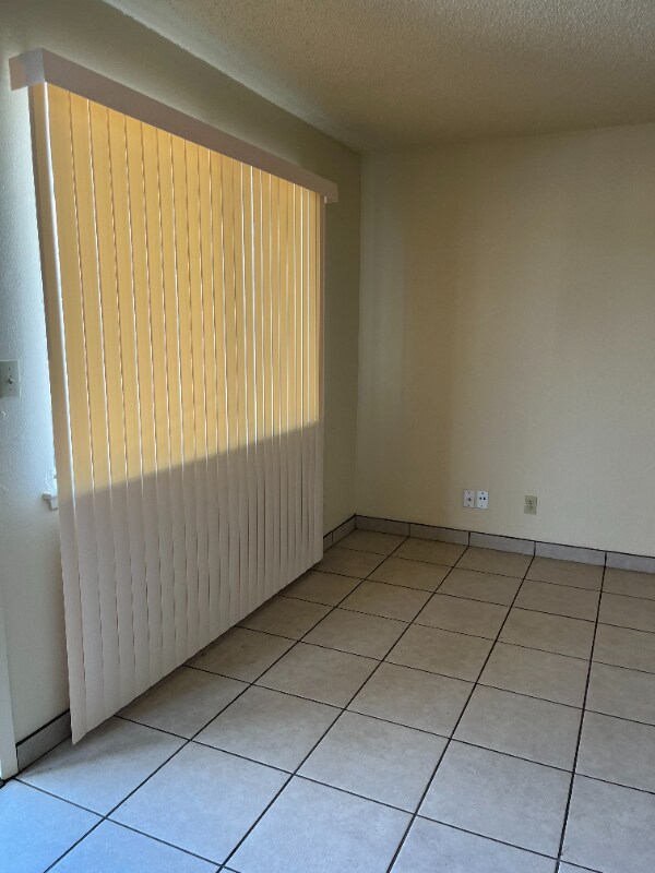 Foto principal - 224 E Granger Ave