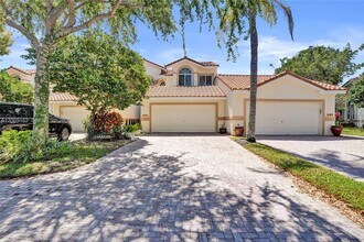 Building Photo - 644 W Palm Aire Dr