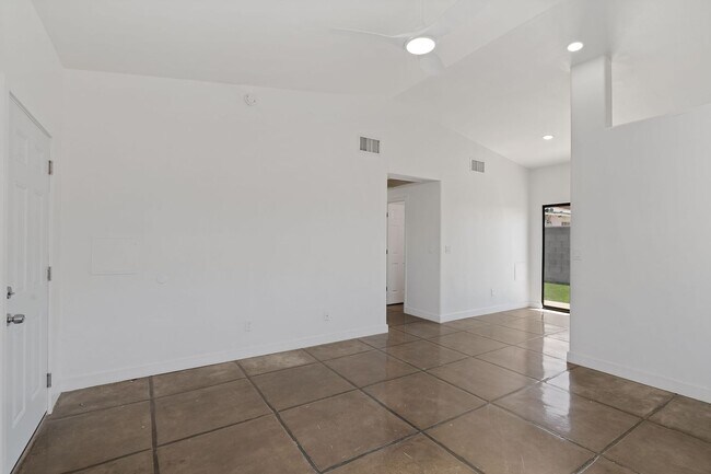Foto del edificio - 620 E Lester St