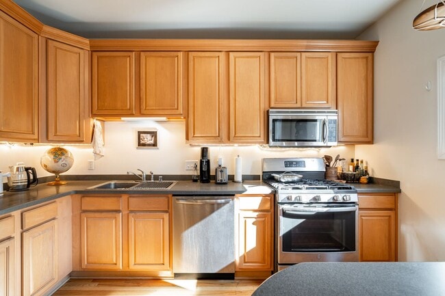 Foto del edificio - Live steps from Lake Michigan in this spac...