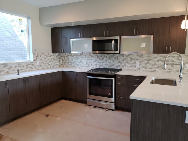 Kitchen - Berkeley Townhomes & Retail