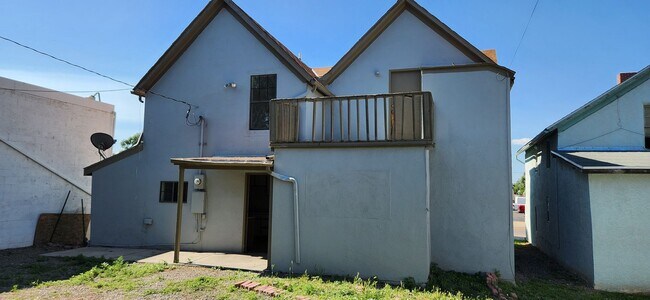 Foto del edificio - ALL PROSPECTIVE TENANTS MUST SUBMIT A $58 ...