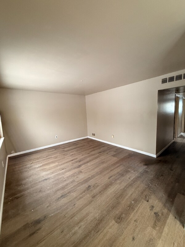 Foto del edificio - 20795 Helle Ave