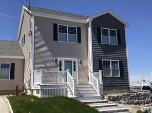Building Photo - 15 10th Ave