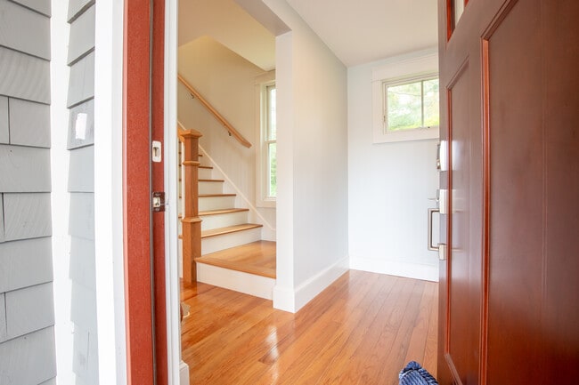 Building Photo - 5 Gillies Ct