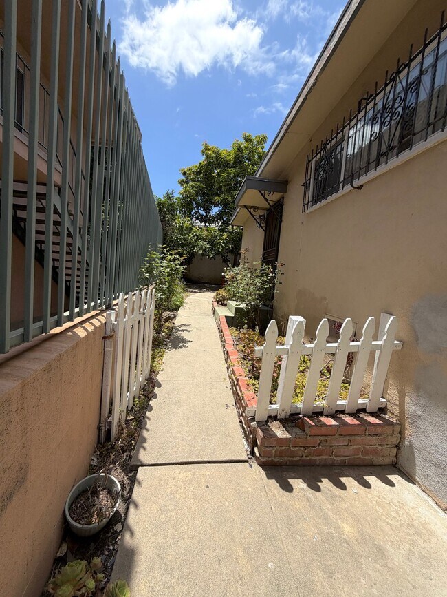 Foto del edificio - 824 Glenway Dr