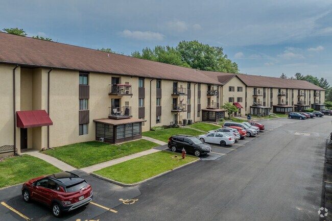 Foto del edificio - Coves at Columbus on Karl Road/Stonegate Square