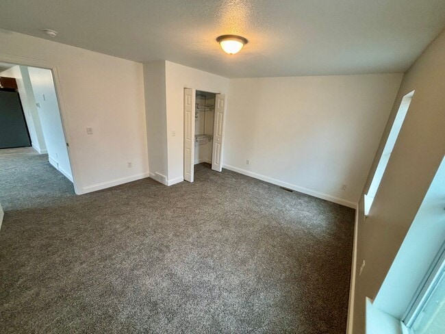 Building Photo - 333w3rd