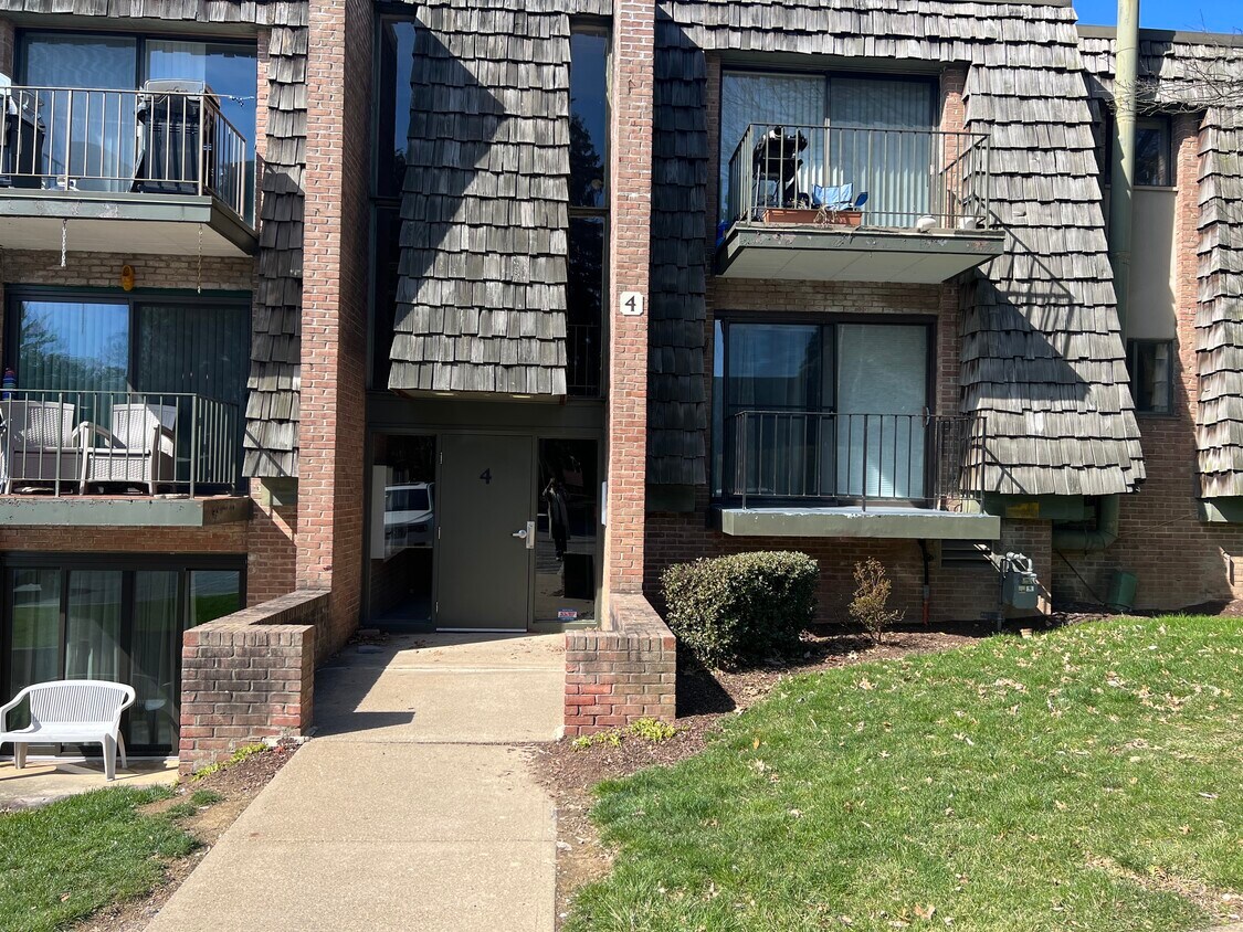 outer door - 422 Forest Green Dr
