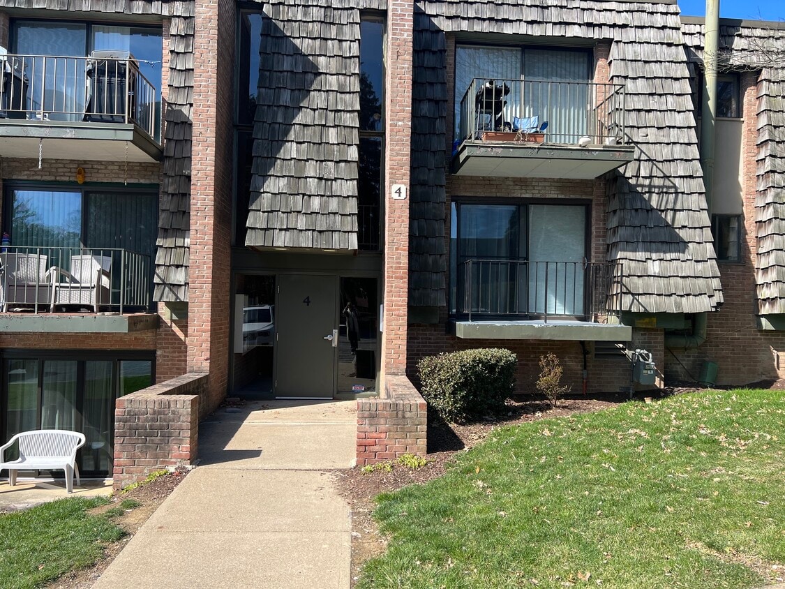 outer door - 422 Forest Green Dr