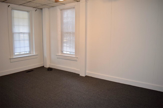Building Photo - 1267 W Market St