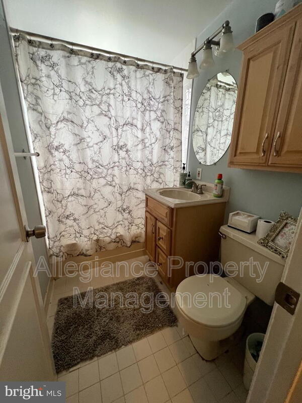 Foto del edificio - 1808 Queens Ln