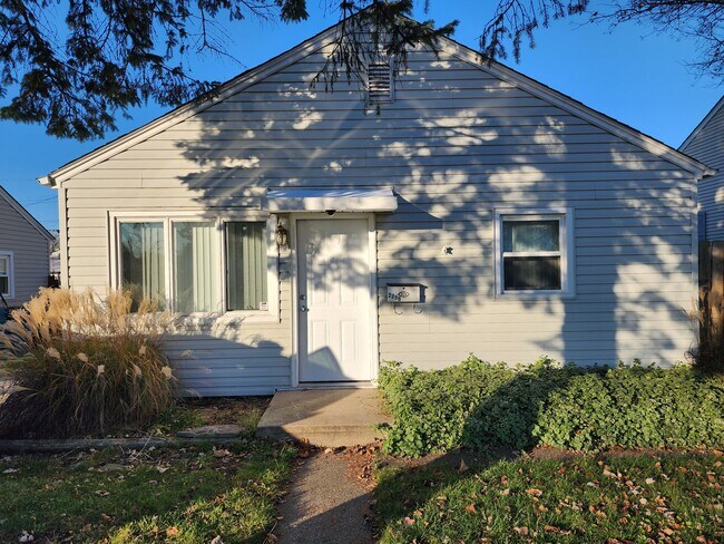 Building Photo - 2719 Strong St
