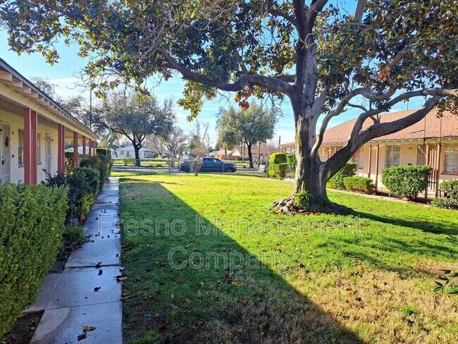 Foto del edificio - 3465 E McKinley Ave