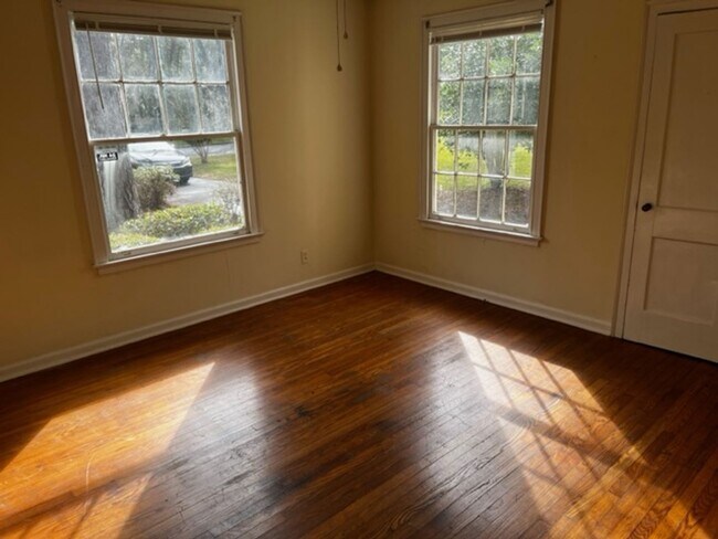 Building Photo - Cute 3BD/2B Home in Great Location!
