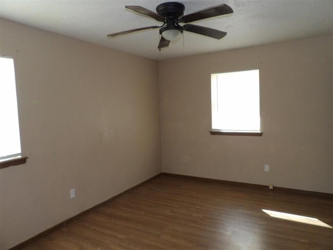 Building Photo - 510 NE 18th St