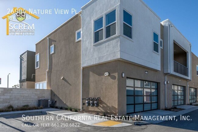 Building Photo - Three Bedroom Plus Bonus Room Modern Townh...