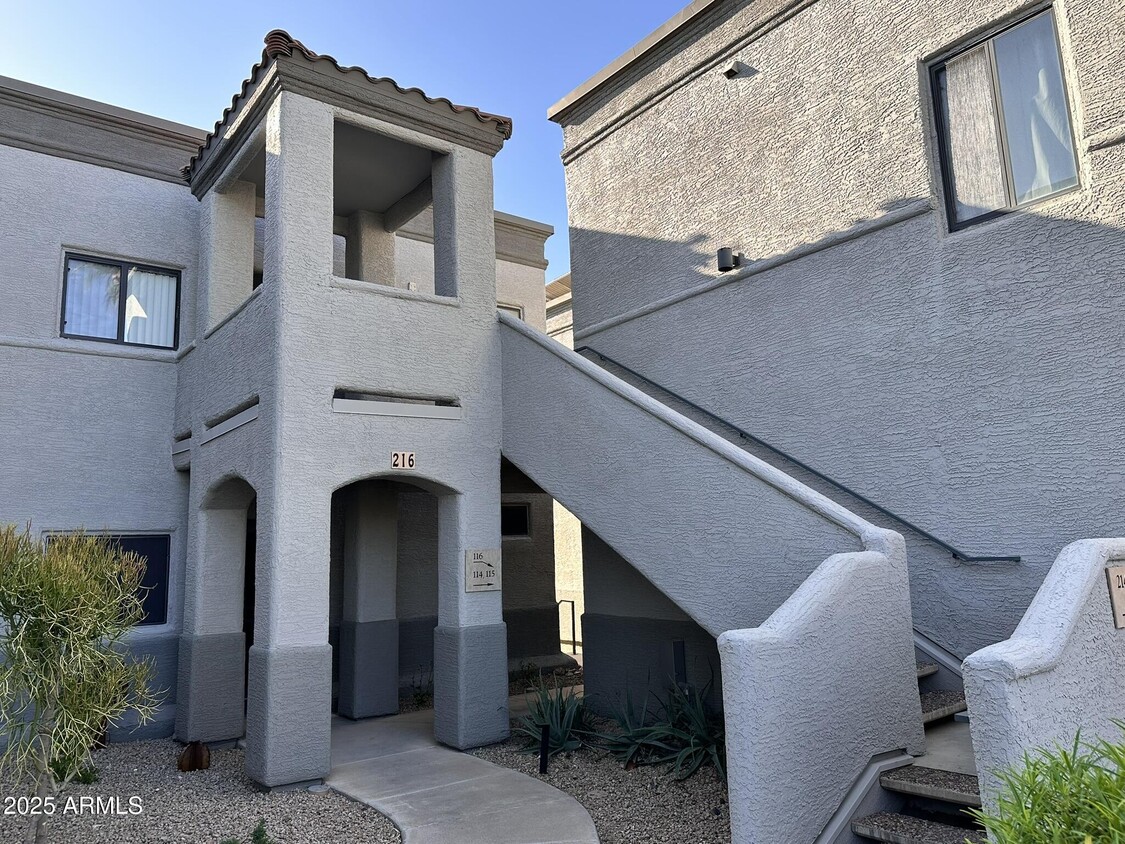 Primary Photo - 10401 N Saguaro Blvd