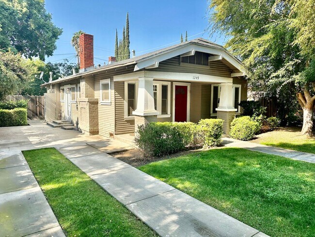 Building Photo - 3 br, 1 bath House - 1249 N Harrison Ave