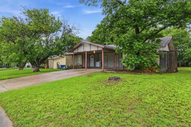 Foto del edificio - 6305 Emerald Forest Dr