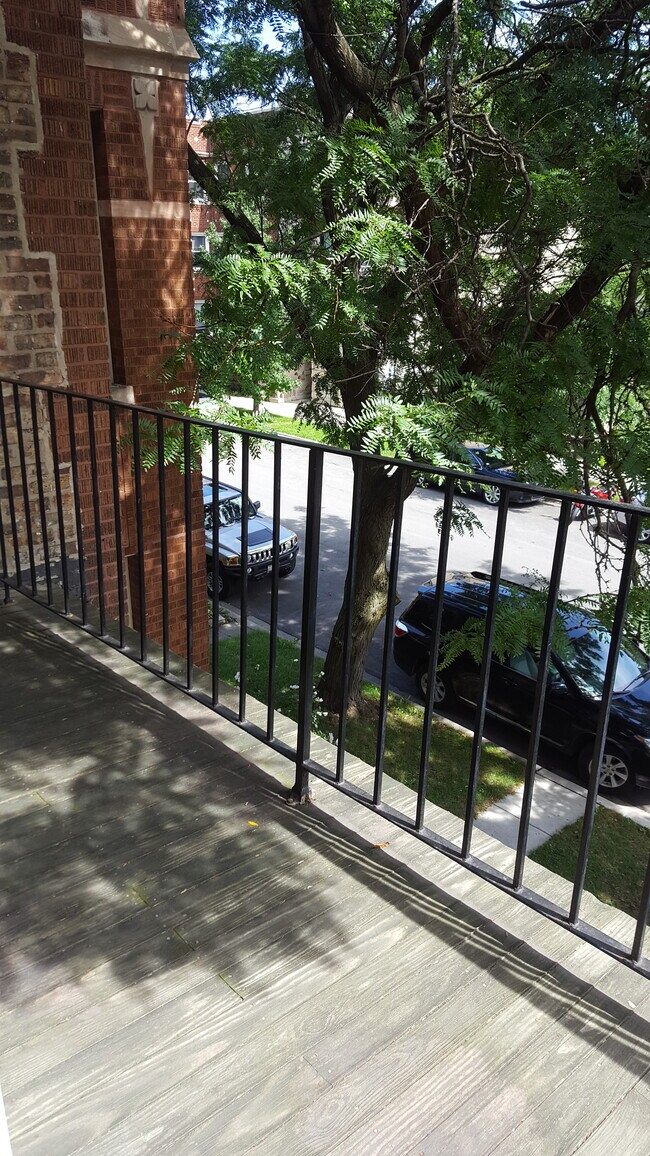 Foto del edificio - 3832 N Lakewood Ave