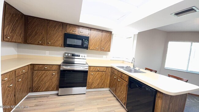 Foto del edificio - 2 Pinehurst Pl