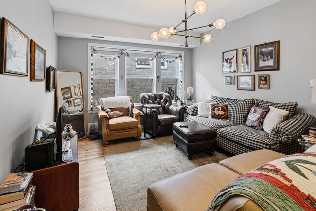 Foto del edificio - 1740 W Foster Ave