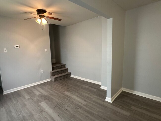 Foto del edificio - 2 Bed Row Home- Chester, PA