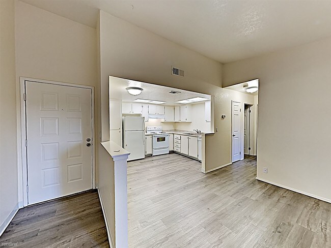 Building Photo - 4930 College Oak Dr