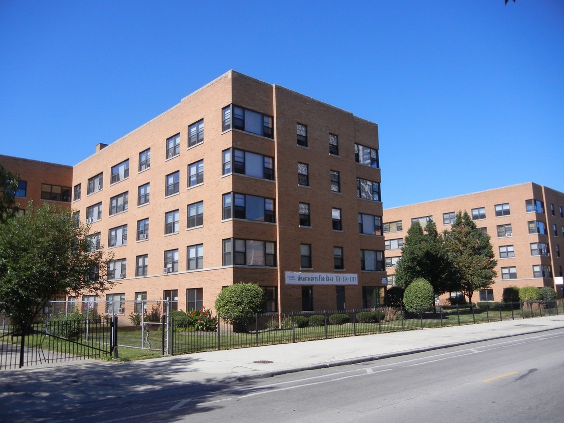 Foto principal - 7500 S South Shore Drive