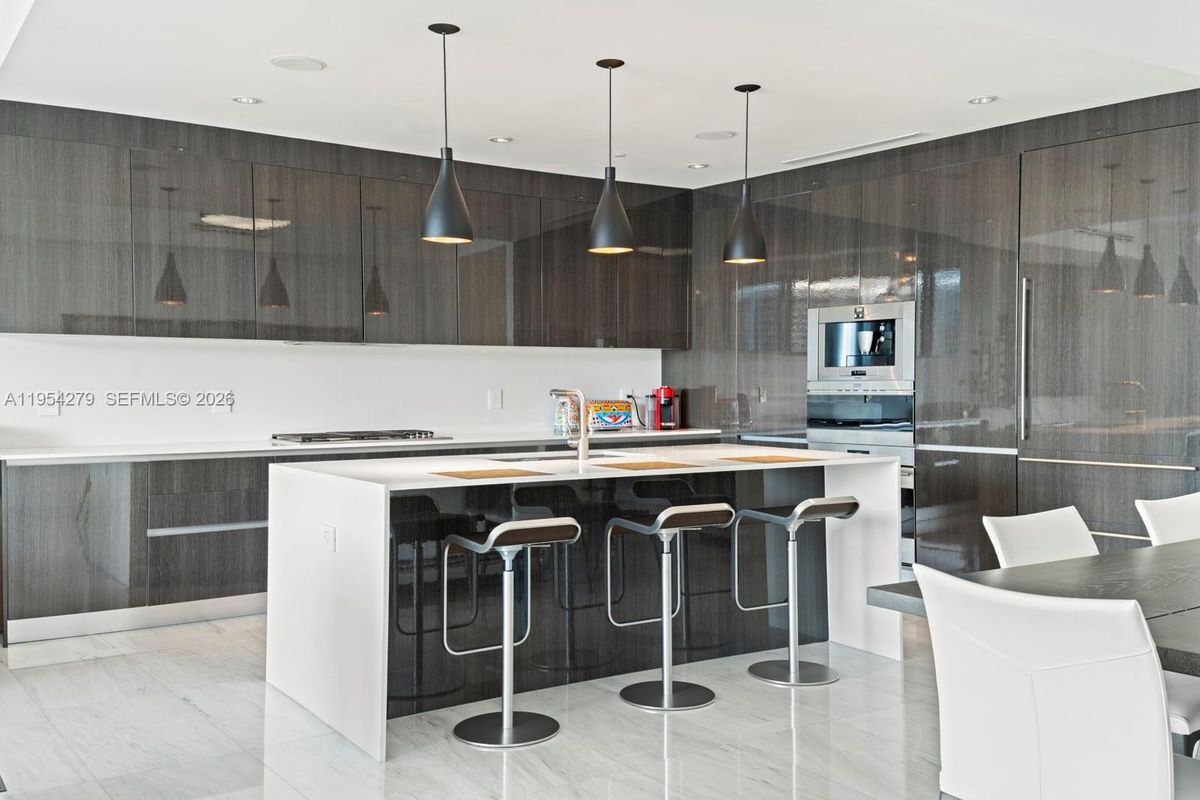 Foto del edificio - 3300 NE 188th St