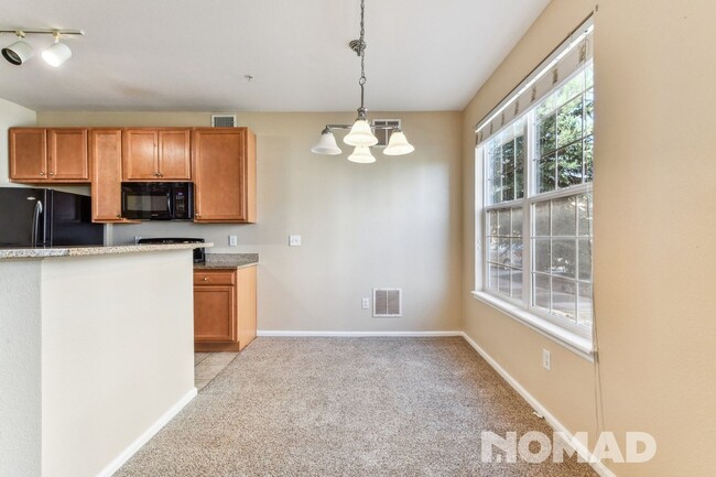 Foto del edificio - Charming 2BR Condo in Parker