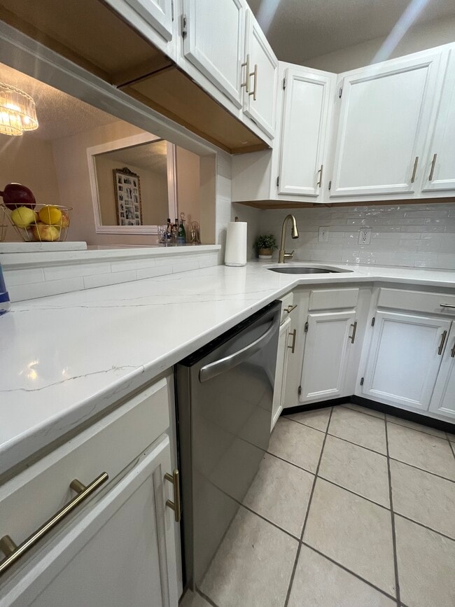 Building Photo - 5415 Aberdeen Dr