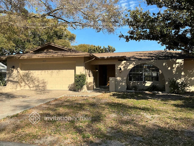 Building Photo - 1007 Macrae Ave