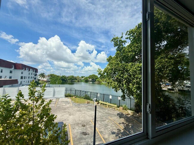 Building Photo - 1295 W 69th St