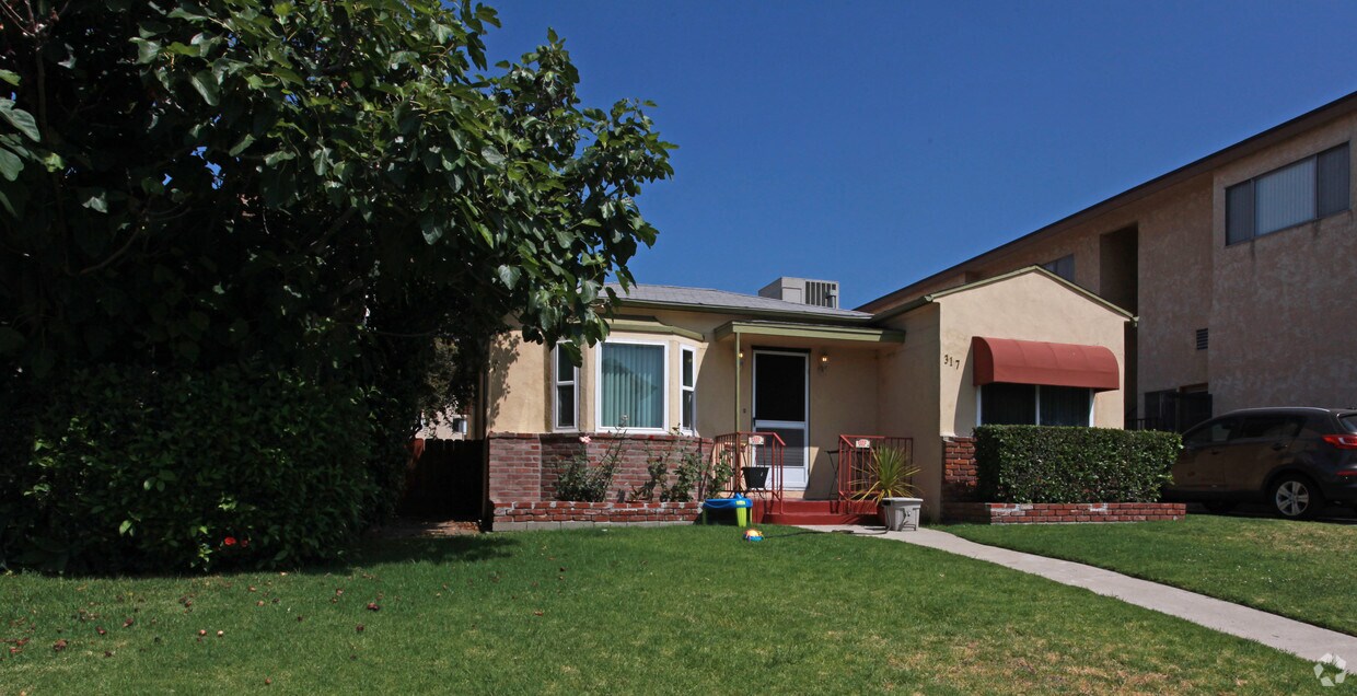 Foto del edificio - 317-319 E Elmwood Ave