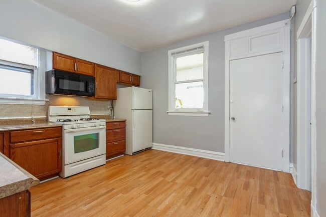 Building Photo - 7916 S Throop St