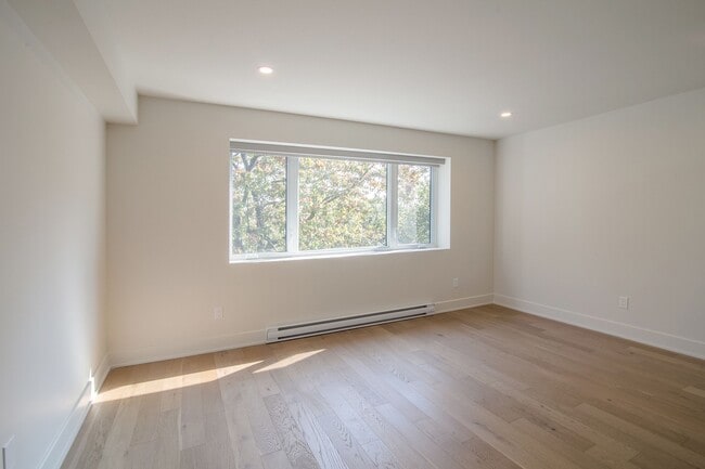 Building Photo - 37 Av. Roosevelt