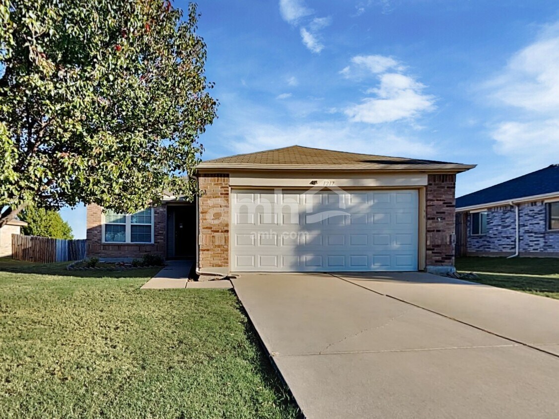 Primary Photo - 1217 Wenatchee Dr