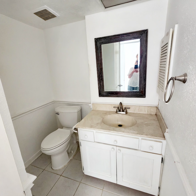 Building Photo - 3862 Laura Leigh Dr