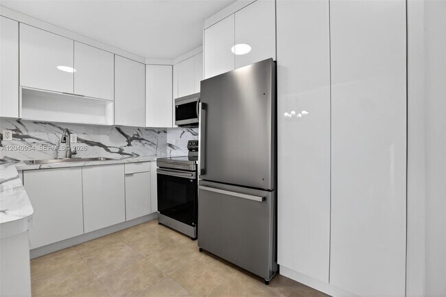 Foto del edificio - 6780 W 2nd Ct
