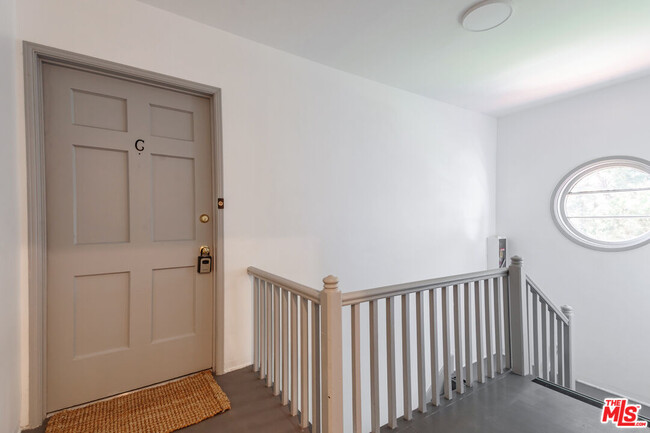 Building Photo - 1812 W Glenoaks Blvd