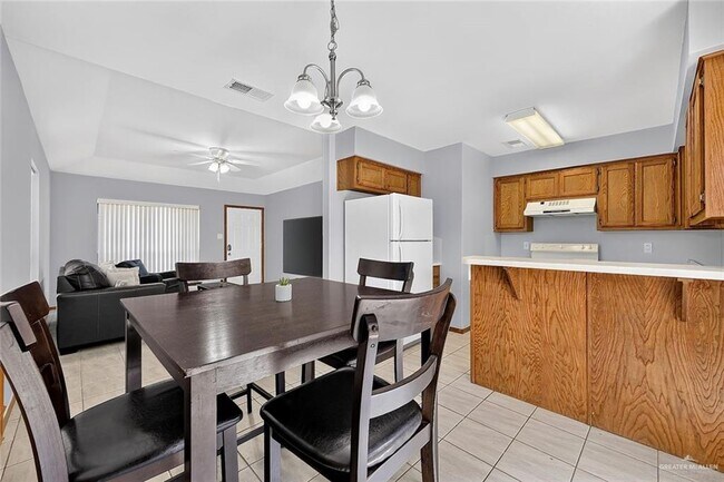 Building Photo - 1604 Avocet Ave W