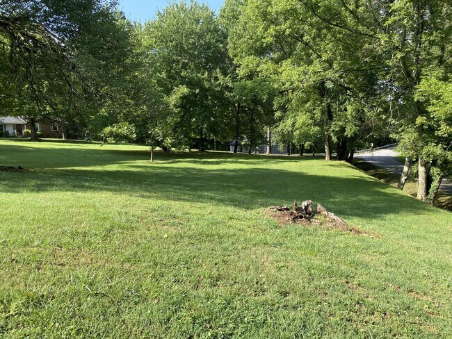 Foto del edificio - 6393 Eatons Creek Rd