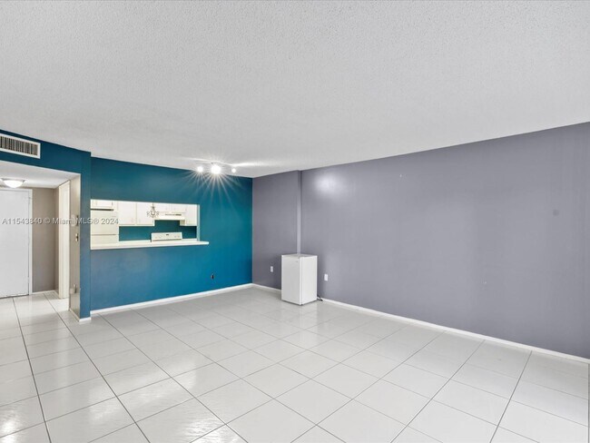 Foto del edificio - 4172 Inverrary Dr