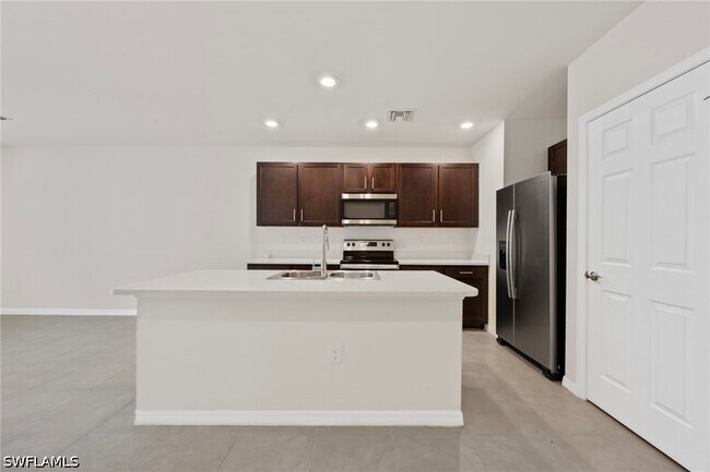 Foto del edificio - 15071 Wildflower Cir